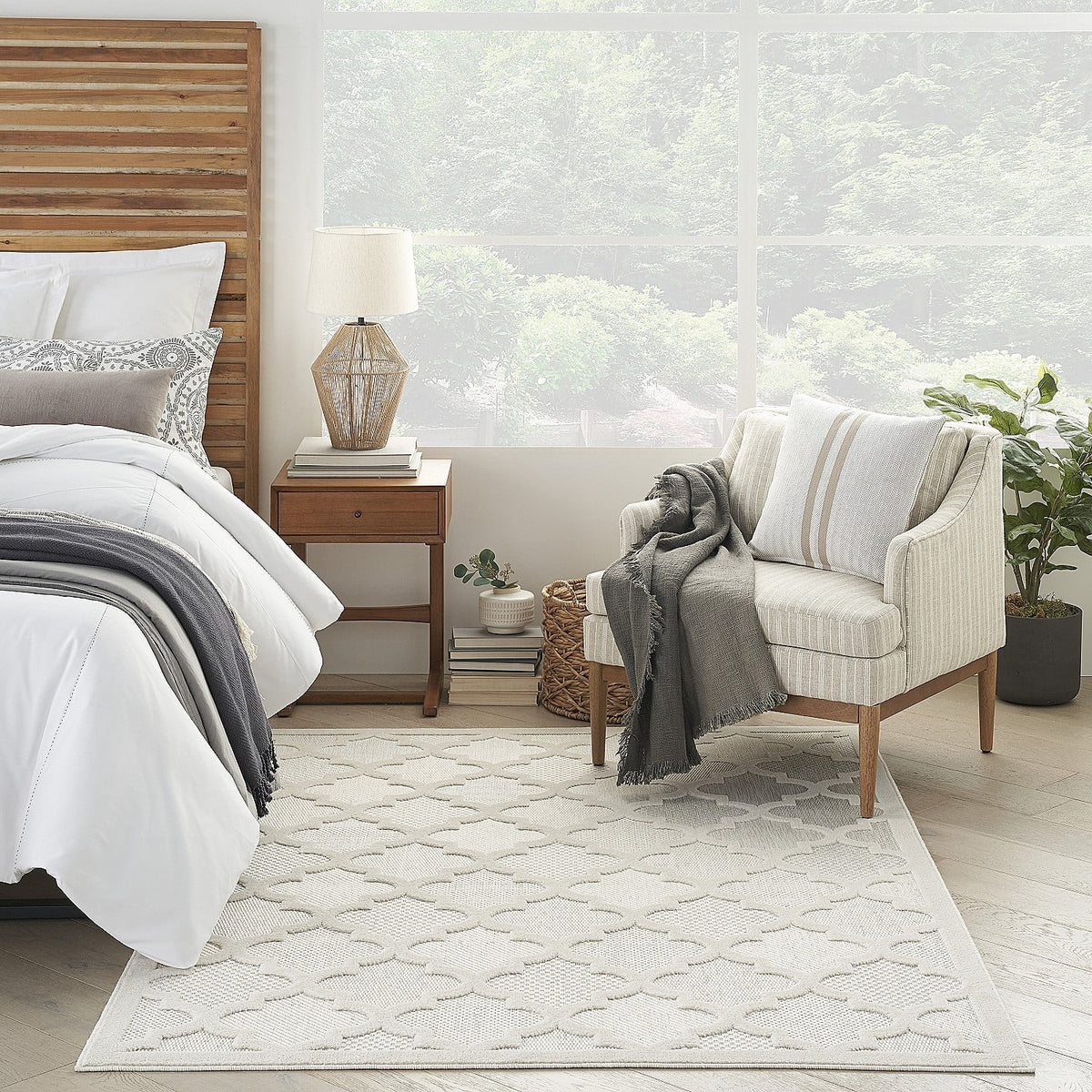 Ivory White 5' x 7' Area Rug K162253