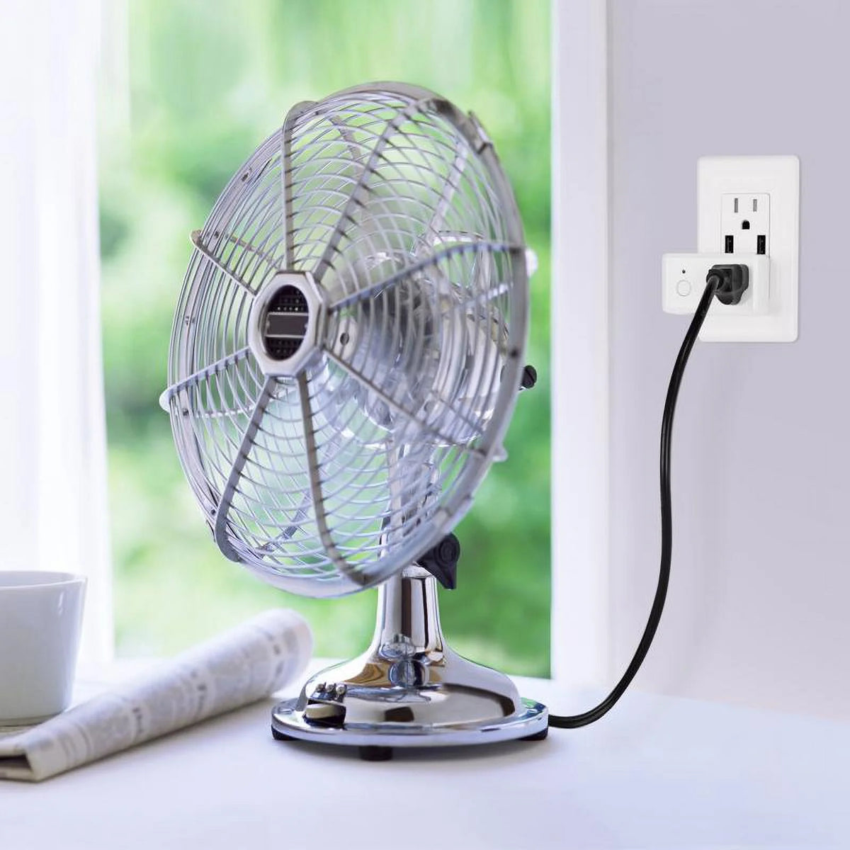 Smart White Plug with Night Light C8409