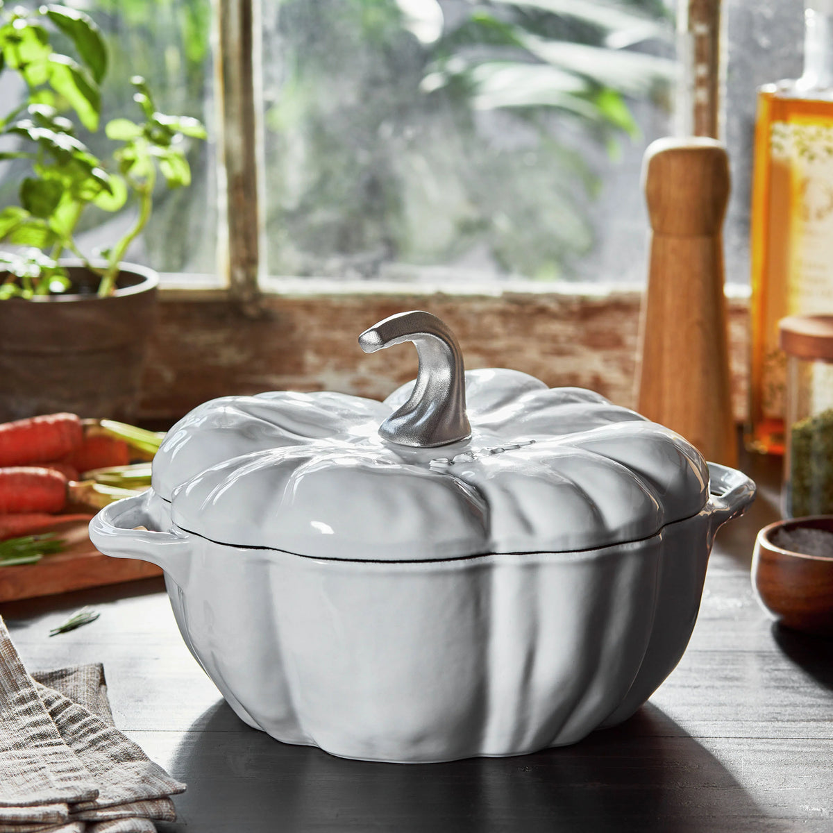 3.5 Qt White Cast Iron Dutch Oven M717042