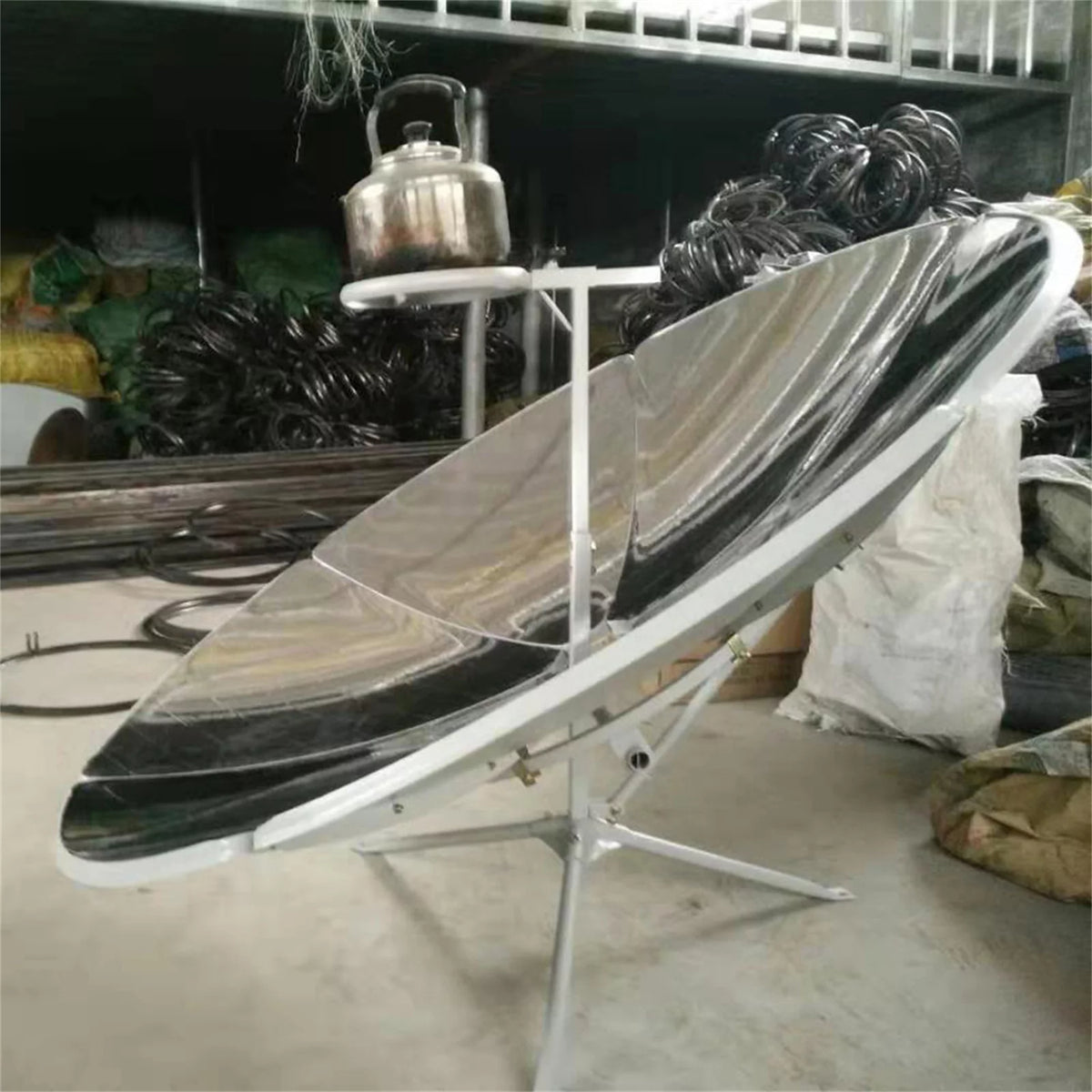 Portable 1800W Solar Cooker C518214