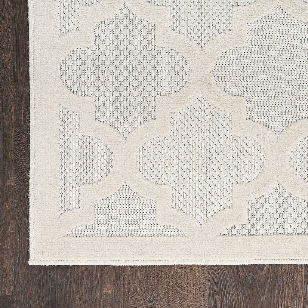 Ivory White 5' x 7' Area Rug K162253