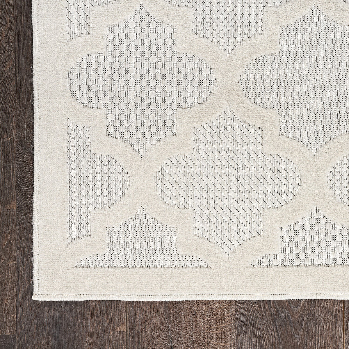 Ivory White 5' x 7' Area Rug K162253