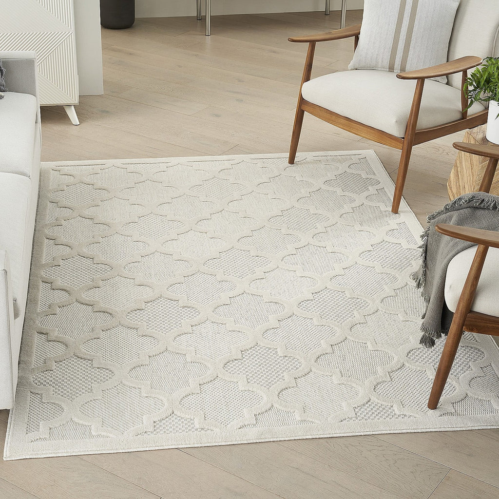Ivory White 5' x 7' Area Rug K162253